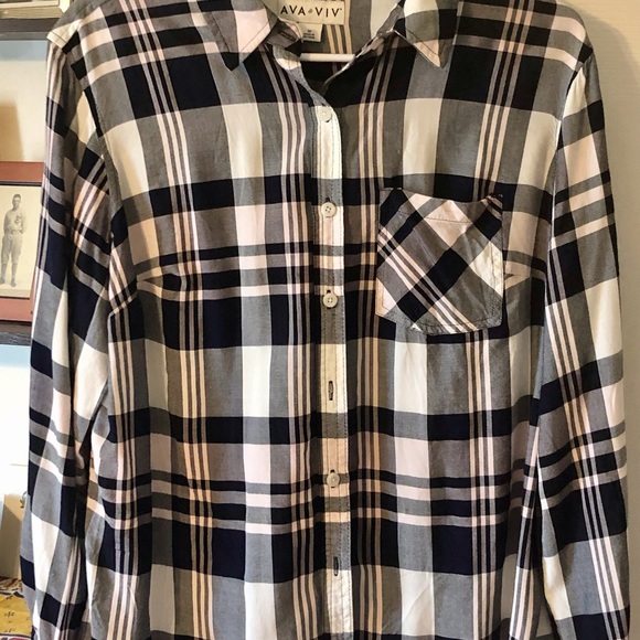 Lightweight flannel top - Picture 1 of 7